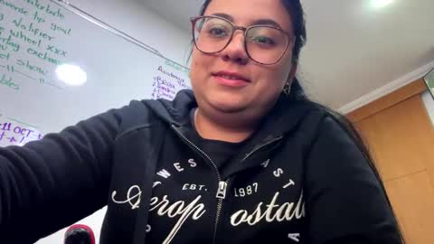 Snapshot of aleteacher chatting on 10-05-25, 06:23 Alejandra online show from 10-05-25, 06:23