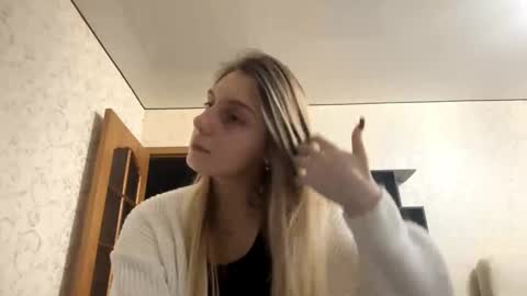 Snapshot of alethapalmerino chatting on 12-20-25, 07:48 April online show from 12-20-25, 07:48