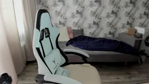 Aletta Oushen online show from 04-19-26, 10:14