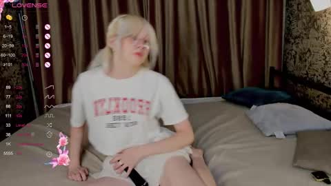 Snapshot of alettaeve chatting on 09-22-25, 03:14 Lola online show from 09-22-25, 03:14