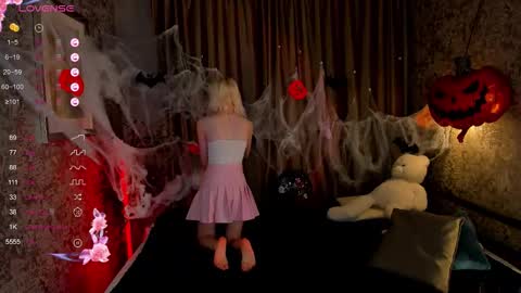 Snapshot of alettaeve chatting on 10-22-25, 02:50 Lola online show from 10-22-25, 02:50