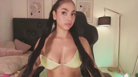 Snapshot of alex4diaz chatting on 01-11-26, 01:43 Alexa online show from 01-11-26, 01:43