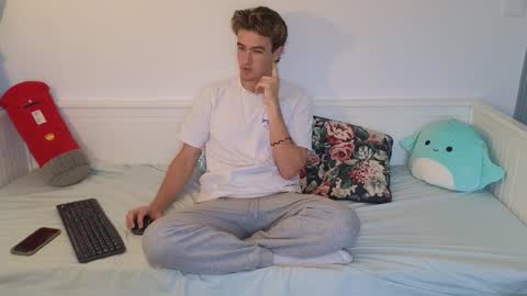 Alex83530 online show from 12-18-25, 08:42