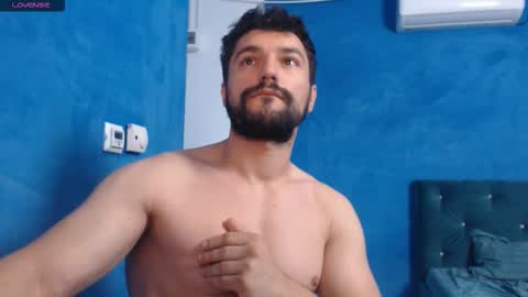 Snapshot of alex_blu chatting on 10-05-25, 02:15 Alex online show from 10-05-25, 02:15