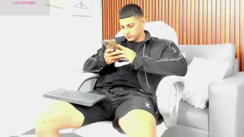 Snapshot of alex_cute77 chatting on 05-23-26, 12:20 alex online show from 05-23-26, 12:20