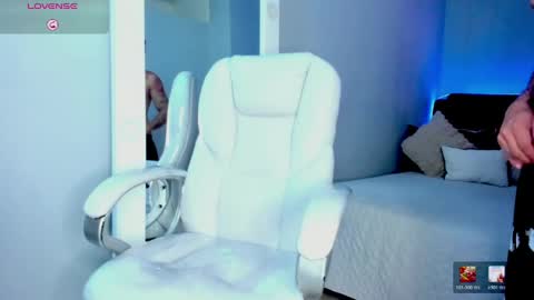 Snapshot of alex_cute77 chatting on 06-06-26, 11:37 alex online show from 06-06-26, 11:37