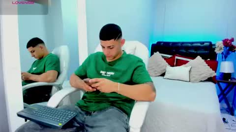 Snapshot of alex_cute77 chatting on 06-09-26, 12:50 alex online show from 06-09-26, 12:50