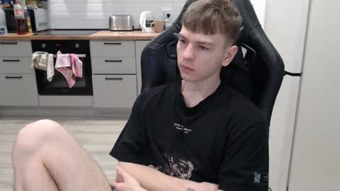 Snapshot of alex_gotcha chatting on 12-10-24, 04:13 Alex online show from 12-10-24, 04:13