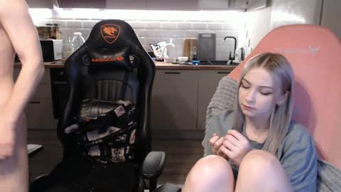 Snapshot of alex_gotcha chatting on 12-15-24, 10:37 Alex online show from 12-15-24, 10:37