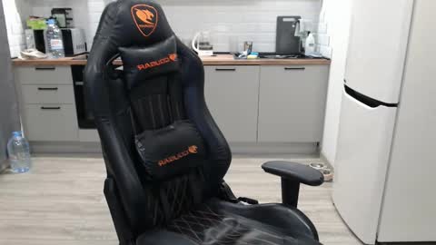 Snapshot of alex_gotcha chatting on 02-13-25, 08:45 Alex online show from 02-13-25, 08:45