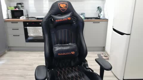 Snapshot of alex_gotcha chatting on 02-18-25, 09:32 Alex online show from 02-18-25, 09:32