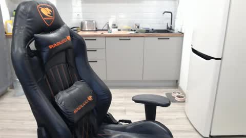 Snapshot of alex_gotcha chatting on 02-25-25, 09:57 Alex online show from 02-25-25, 09:57