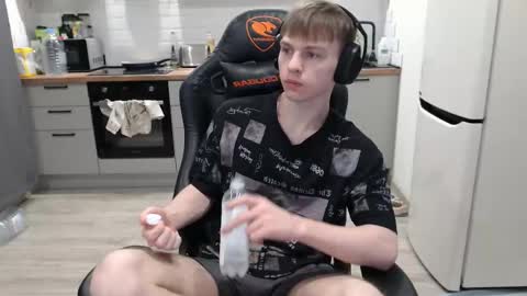 Snapshot of alex_gotcha chatting on 03-01-25, 03:32 Alex online show from 03-01-25, 03:32