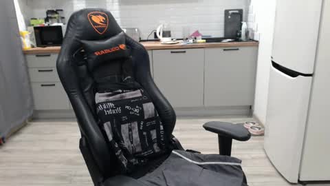 Snapshot of alex_gotcha chatting on 03-07-25, 04:02 Alex online show from 03-07-25, 04:02