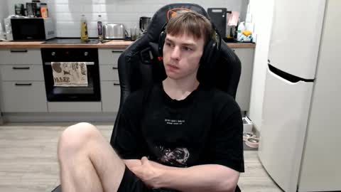 Snapshot of alex_gotcha chatting on 09-14-25, 01:21 Alex online show from 09-14-25, 01:21