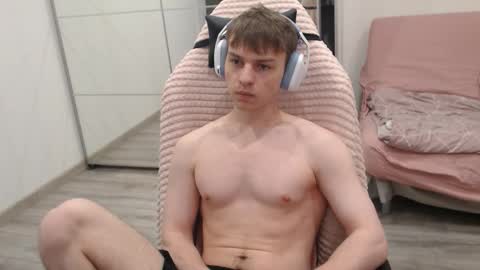 Snapshot of alex_gotcha chatting on 09-24-25, 11:19 Alex online show from 09-24-25, 11:19