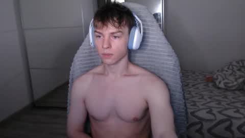 Snapshot of alex_gotcha chatting on 10-01-25, 04:18 Alex online show from 10-01-25, 04:18