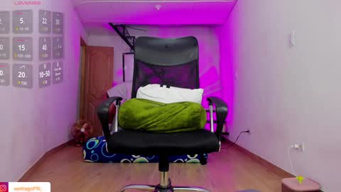 Snapshot of alex_lord_ chatting on 12-08-24, 04:04 i am Alex online show from 12-08-24, 04:04