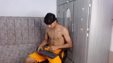 Snapshot of alex_martin47 chatting on 06-11-26, 11:25 alex online show from 06-11-26, 11:25
