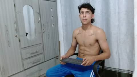 Snapshot of alex_martin47 chatting on 06-30-26, 12:33 alex online show from 06-30-26, 12:33