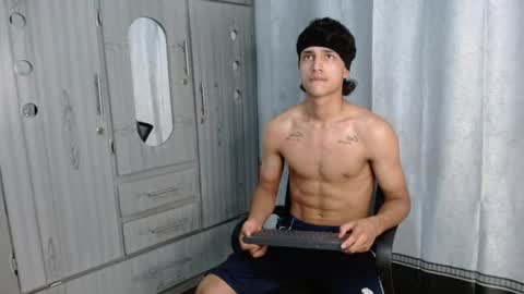 Snapshot of alex_martin47 chatting on 07-03-26, 12:17 alex online show from 07-03-26, 12:17