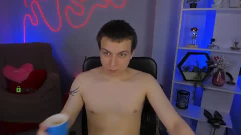 Snapshot of alex_mid1 chatting on 07-20-26, 12:07 Alex online show from 07-20-26, 12:07