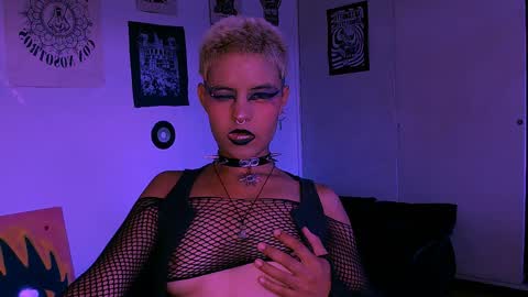 Snapshot of alex_one888 chatting on 05-19-26, 01:56 Alex online show from 05-19-26, 01:56