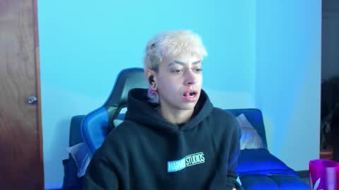 Snapshot of alex_poett chatting on 11-15-25, 12:13 Residente0xxx online show from 11-15-25, 12:13