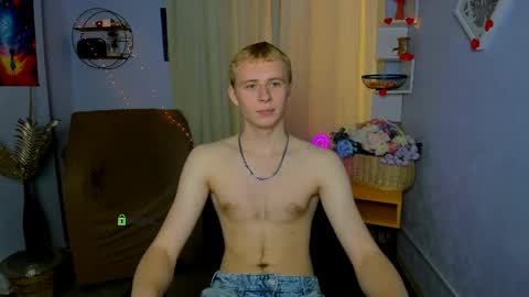 Snapshot of alex_reeding chatting on 04-30-26, 05:47 Alex online show from 04-30-26, 05:47