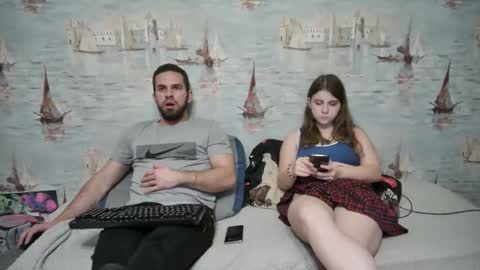 Alex and Sarah online show from 10-12-25, 09:47