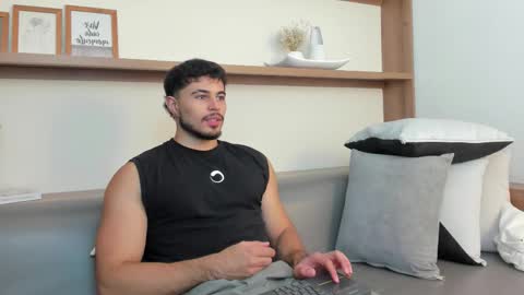 alex_wolf05 online show from 02-11-26, 04:12