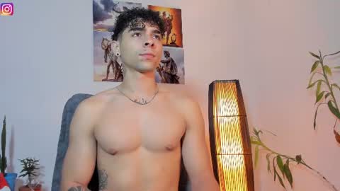 Snapshot of alex_zt7 chatting on 06-08-26, 05:13 x online show from 06-08-26, 05:13