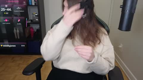 dont be afraid to click social media link its  working  just click on that  online show from 11-06-25, 12:22