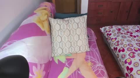 alexa latina online show from 04-19-26, 02:49