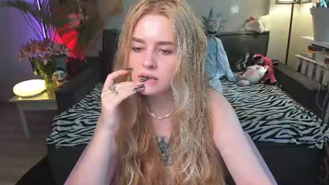 Snapshot of alexa_pirs chatting on 07-10-26, 02:52 alexa_pirs online show from 07-10-26, 02:52