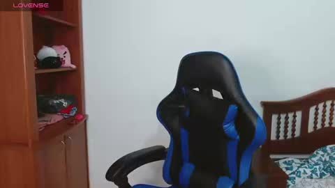 Snapshot of alexaa08 chatting on 09-18-25, 01:35 Alexandra 3 online show from 09-18-25, 01:35