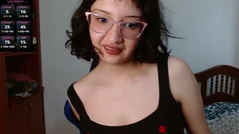 Snapshot of alexaa08 chatting on 10-27-25, 01:15 Alexandra 3 online show from 10-27-25, 01:15