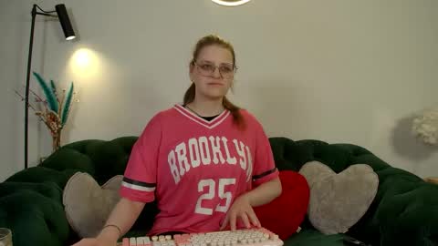 Snapshot of alexaavery chatting on 05-16-26, 06:32 AlexaAvery online show from 05-16-26, 06:32