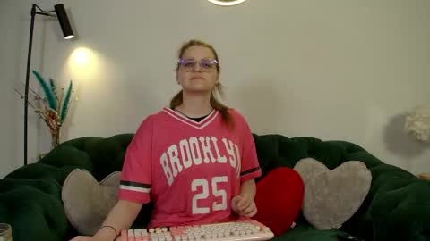 Snapshot of alexaavery chatting on 05-16-26, 06:43 AlexaAvery online show from 05-16-26, 06:43