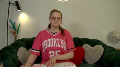 Snapshot of alexaavery chatting on 05-16-26, 06:54 AlexaAvery online show from 05-16-26, 06:54