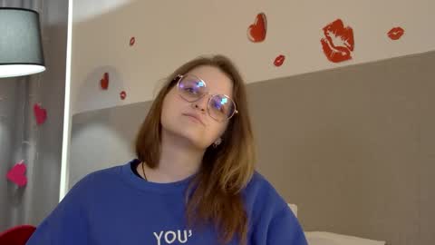 Snapshot of alexaavery chatting on 05-19-26, 06:09 AlexaAvery online show from 05-19-26, 06:09
