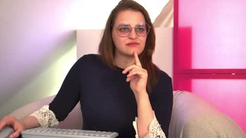 Snapshot of alexaavery chatting on 05-20-26, 07:36 AlexaAvery online show from 05-20-26, 07:36