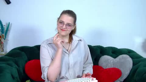Snapshot of alexaavery chatting on 05-23-26, 06:51 AlexaAvery online show from 05-23-26, 06:51
