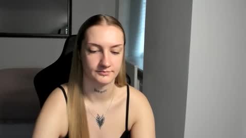 Snapshot of alexafragile chatting on 10-09-25, 12:25 Alexa online show from 10-09-25, 12:25