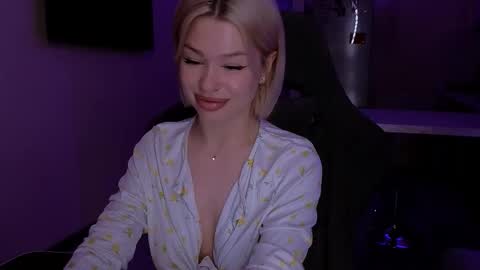 Snapshot of alexamason chatting on 12-15-25, 12:59 Alexa Mason online show from 12-15-25, 12:59