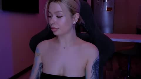 Snapshot of alexamason chatting on 01-11-26, 02:16 Alexa Mason online show from 01-11-26, 02:16