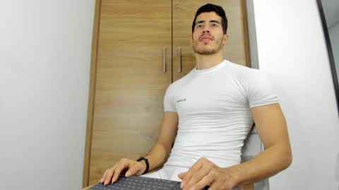Snapshot of alexander__lips chatting on 12-20-24, 11:58 alexander__lips online show from 12-20-24, 11:58