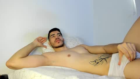 Snapshot of alexander__lips chatting on 11-19-25, 05:02 alexander__lips online show from 11-19-25, 05:02