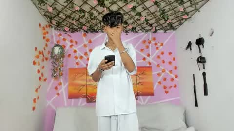 chicos hot online show from 02-24-25, 12:30