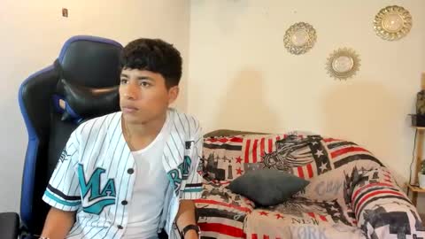 chicos hot online show from 10-17-25, 01:46